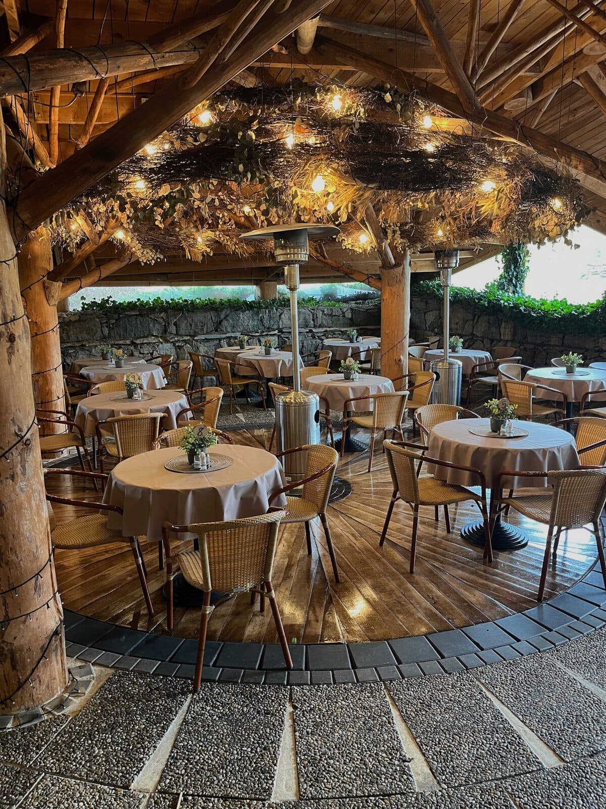 Krytá terasa s restaurací